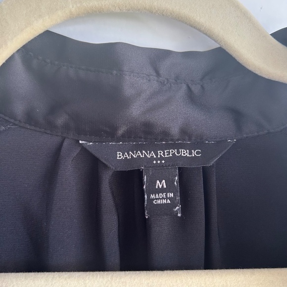Banana Republic Black Sleeveless Blouse Sz M Silky Collared Workwear - Picture 4 of 5